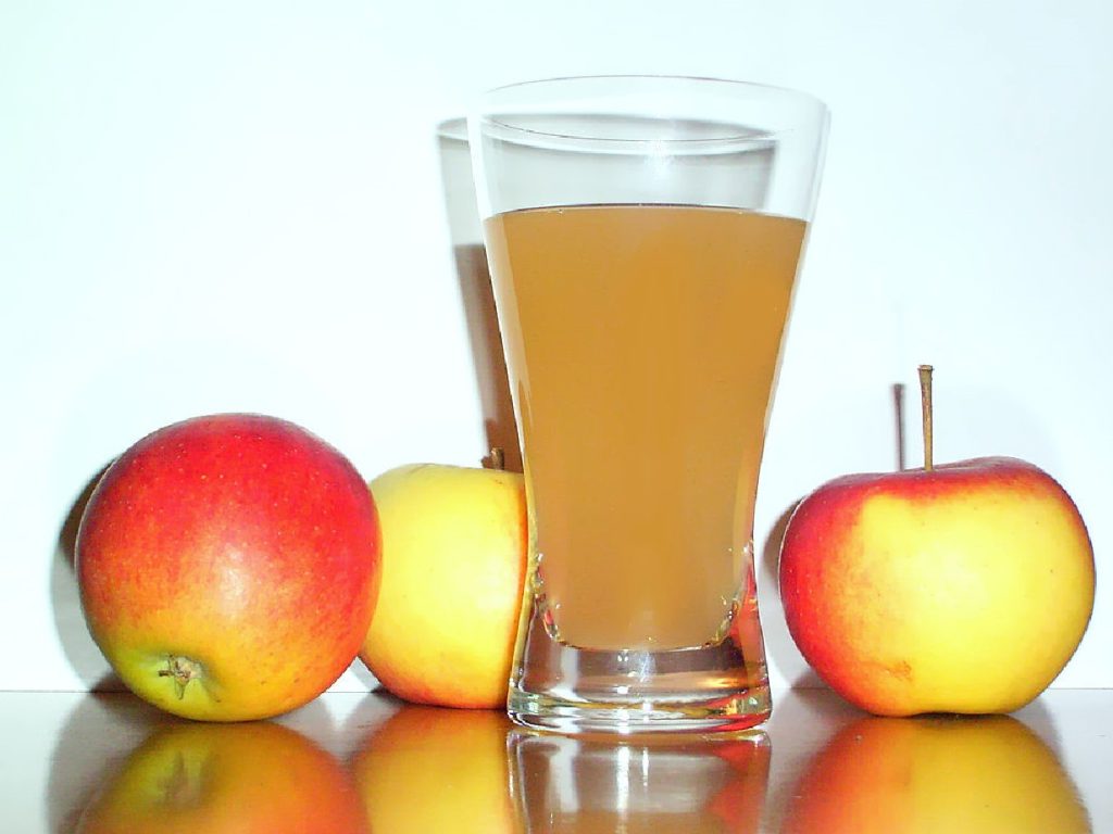 How Much Vitamin C Is In Apple Juice?